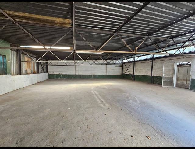 256M² WAREHOUSE TO LET IN MALVERN